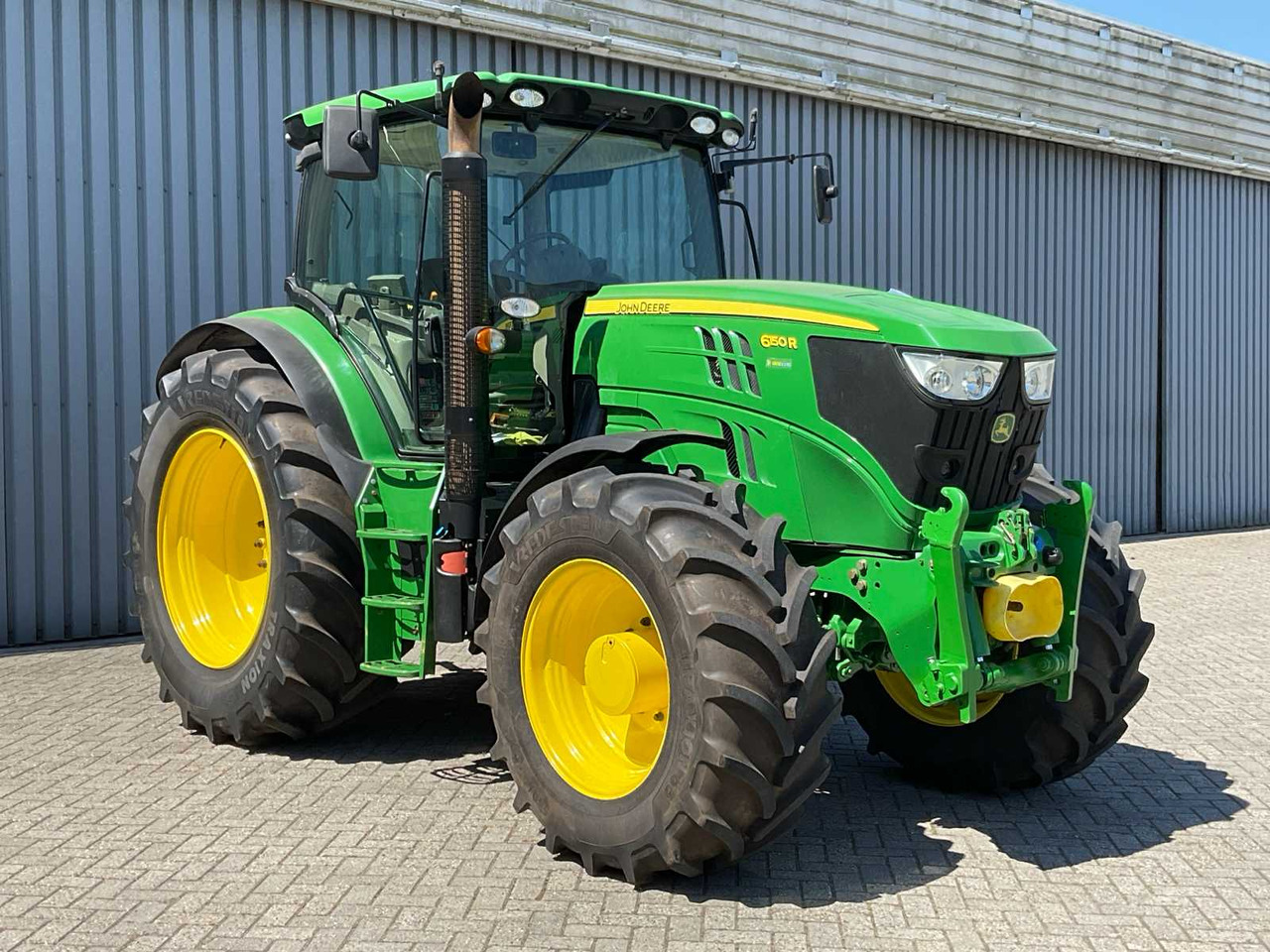 John Deere 6150 R - Farm tractor: picture 2 John Deere 6150 R - Farm tractor: picture 2