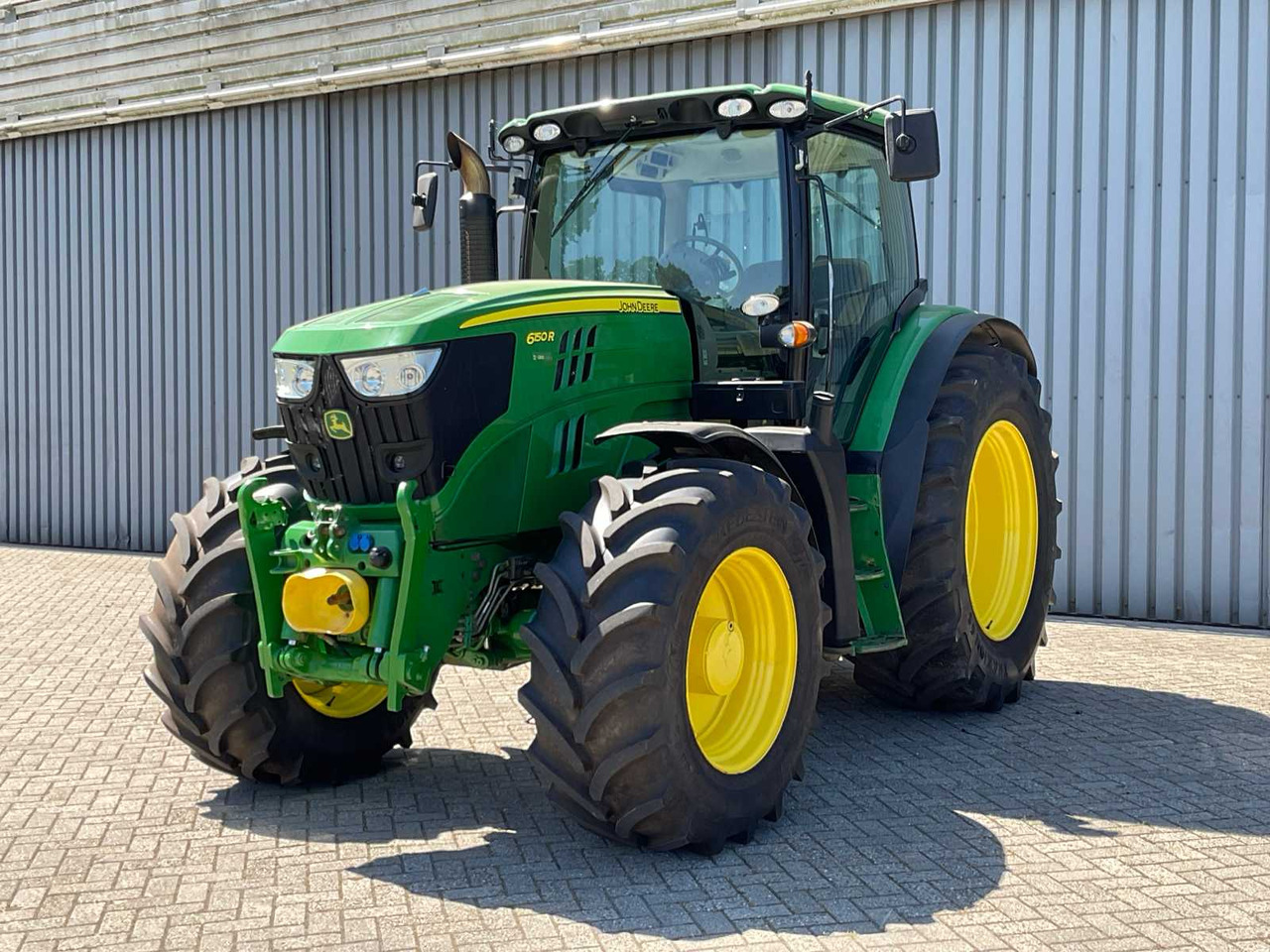 John Deere 6150 R - Farm tractor: picture 1 John Deere 6150 R - Farm tractor: picture 1