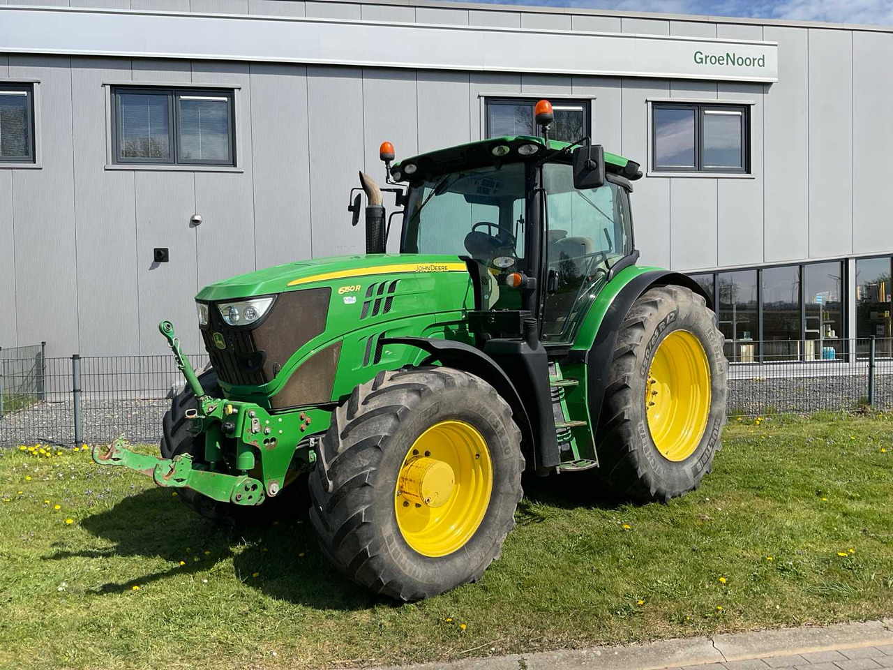 John Deere 6150R - Farm tractor: picture 1 John Deere 6150R - Farm tractor: picture 1