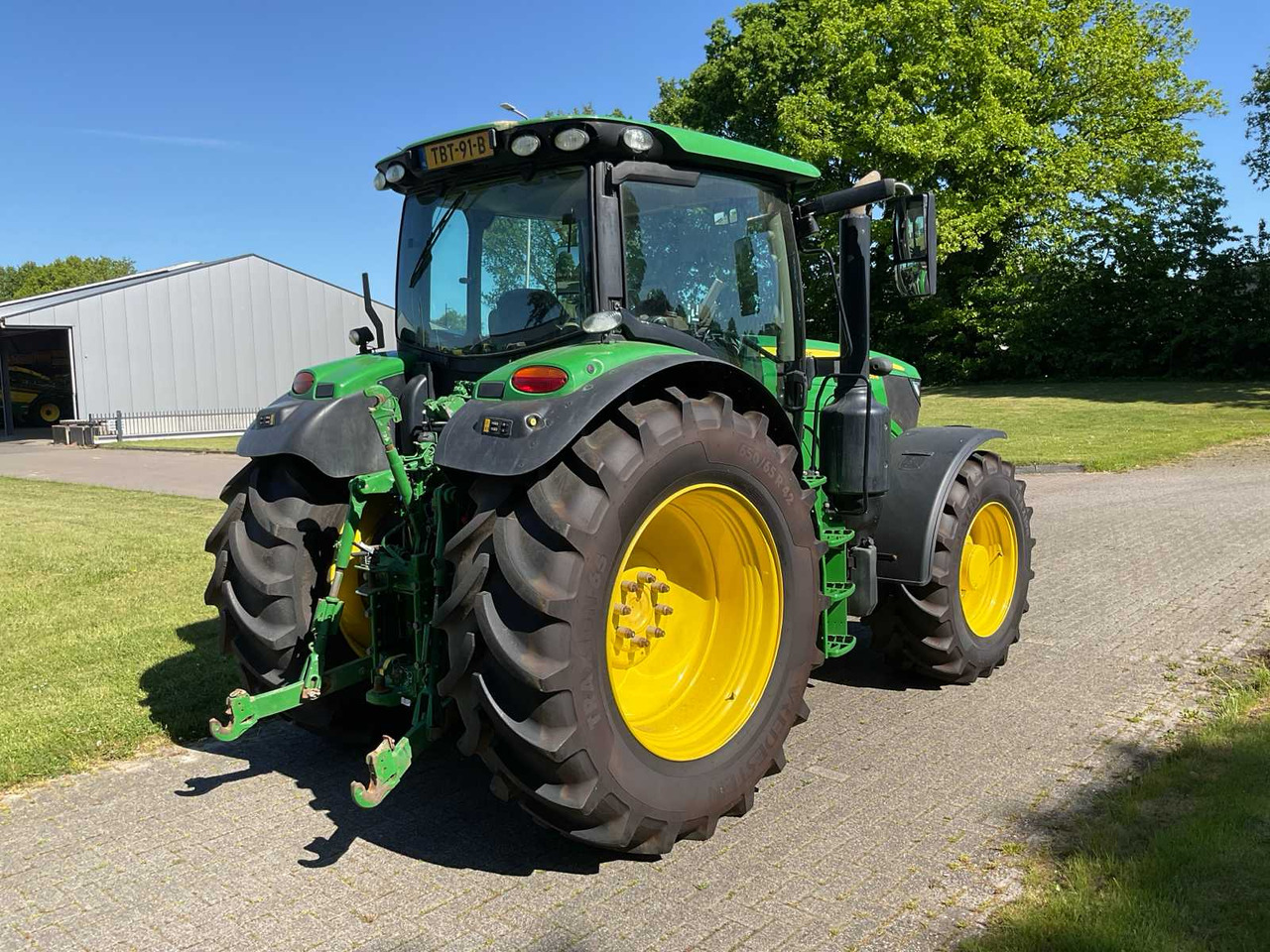 John Deere 6155R - Farm tractor: picture 5 John Deere 6155R - Farm tractor: picture 5