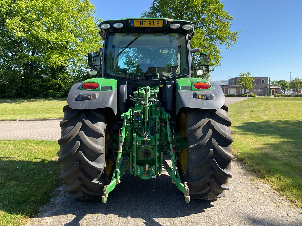 John Deere 6155R - Farm tractor: picture 4 John Deere 6155R - Farm tractor: picture 4