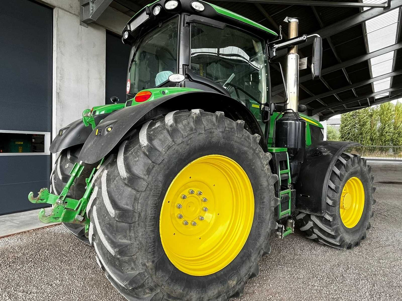 John Deere 6250R - Farm tractor: picture 3 John Deere 6250R - Farm tractor: picture 3