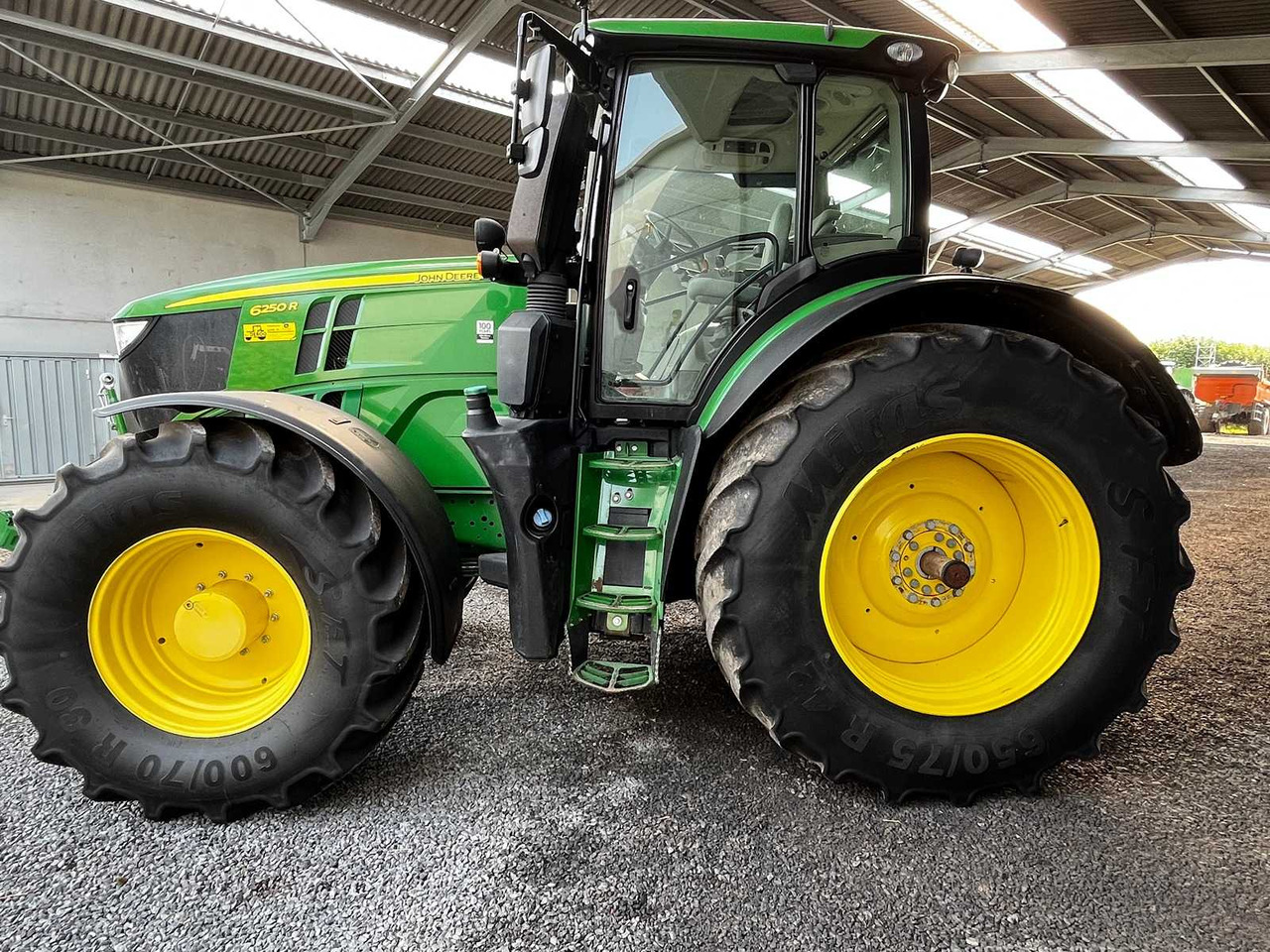 John Deere 6250R - Farm tractor: picture 1 John Deere 6250R - Farm tractor: picture 1
