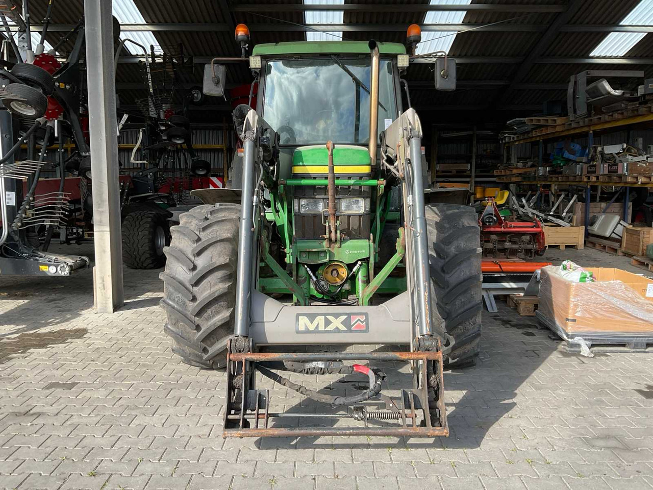 John Deere 6310 - Farm tractor: picture 5 John Deere 6310 - Farm tractor: picture 5