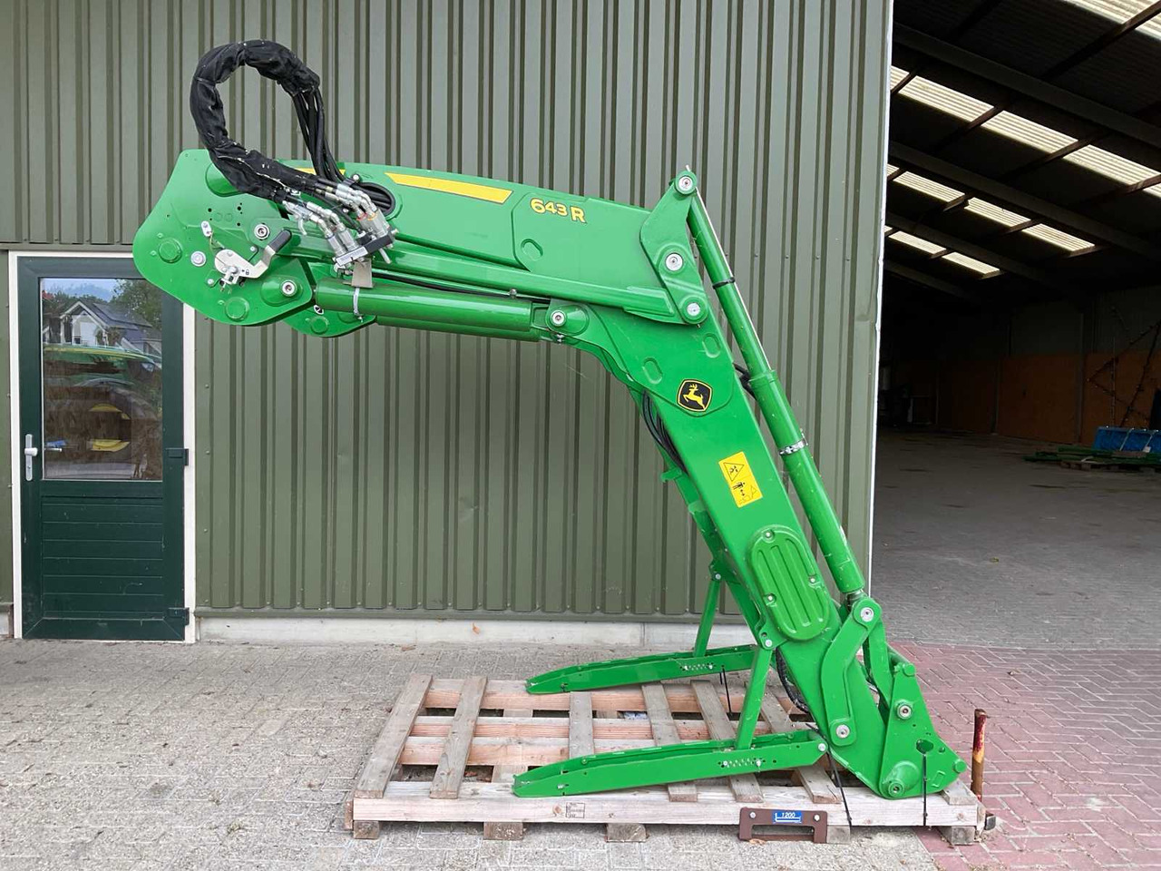 John Deere 643R / C / - Front loader for tractor: picture 1 John Deere 643R / C / - Front loader for tractor: picture 1