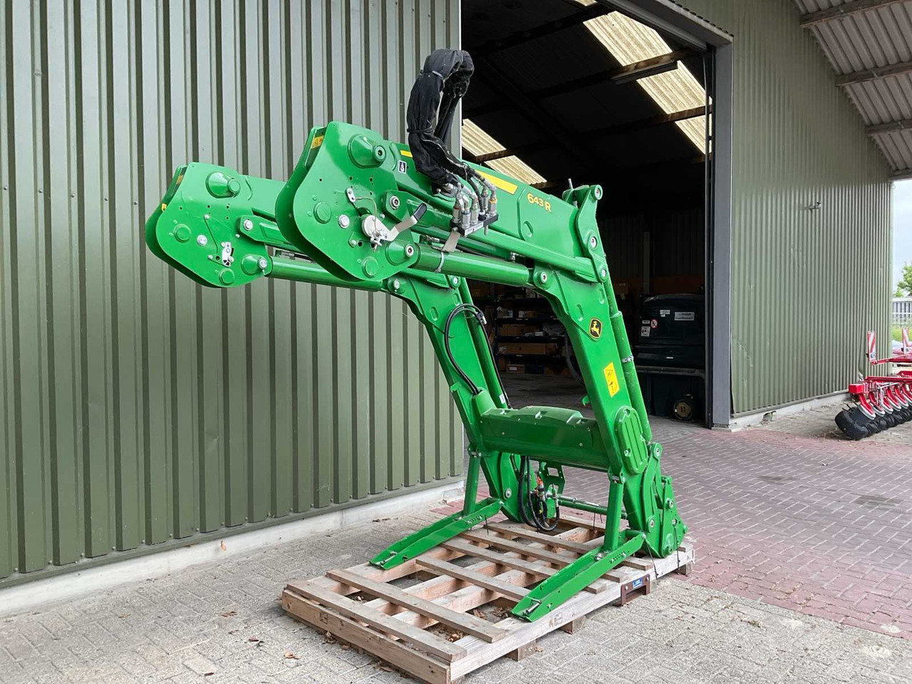 John Deere 643R / C / - Front loader for tractor: picture 3 John Deere 643R / C / - Front loader for tractor: picture 3
