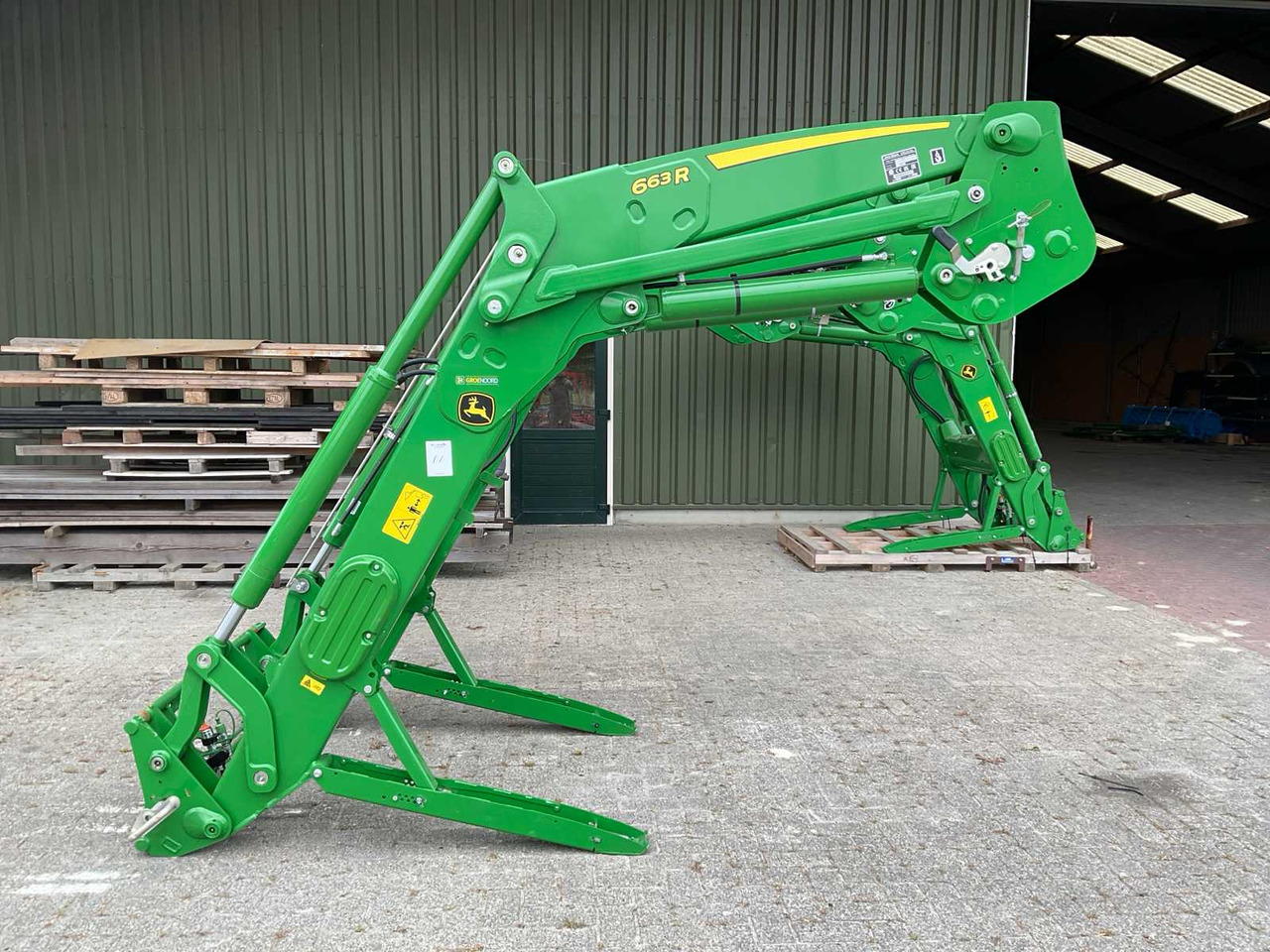 John Deere 663R / C / - Front loader for tractor: picture 1 John Deere 663R / C / - Front loader for tractor: picture 1