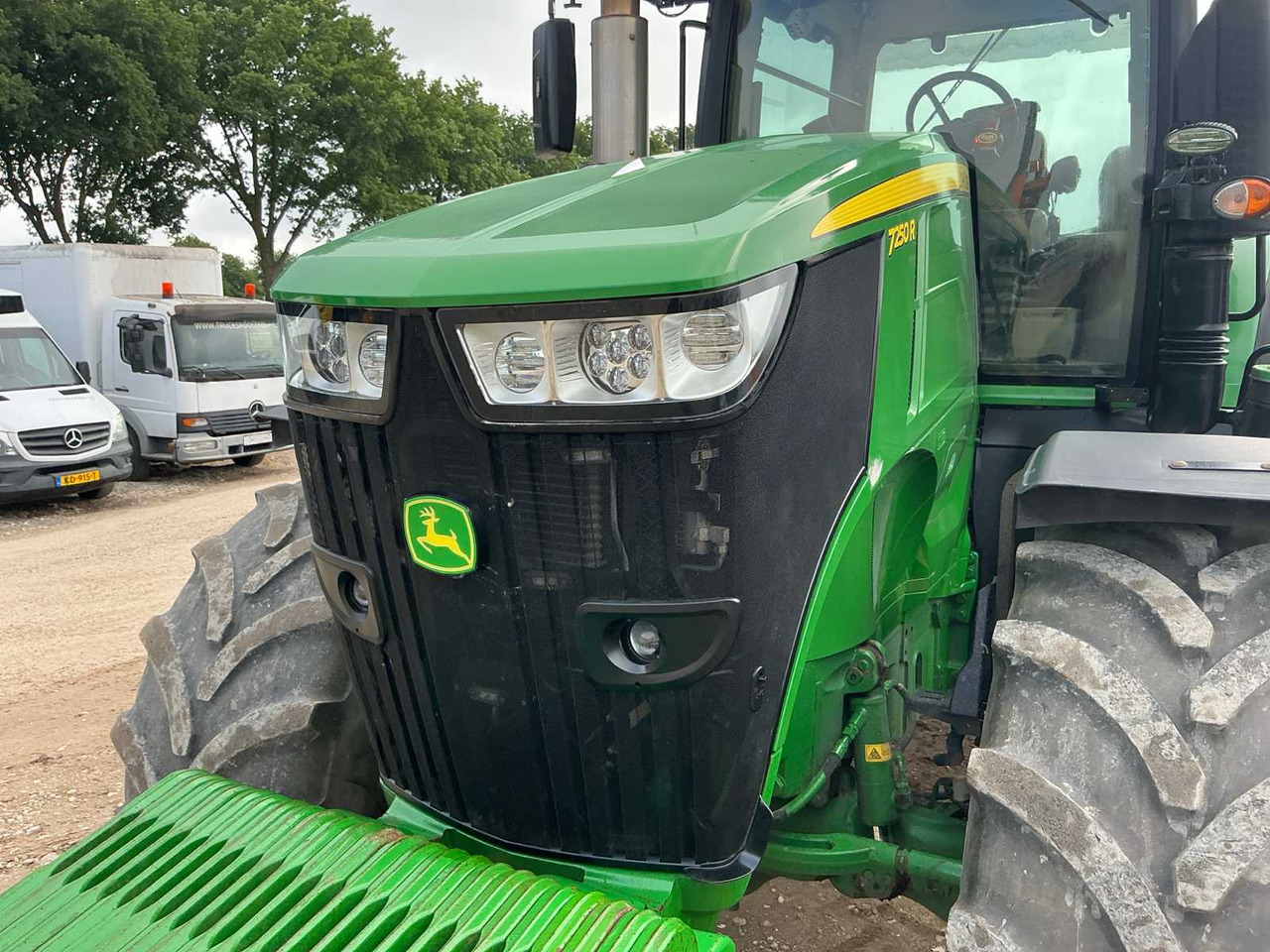 Farm tractor John Deere 7250R: picture 7