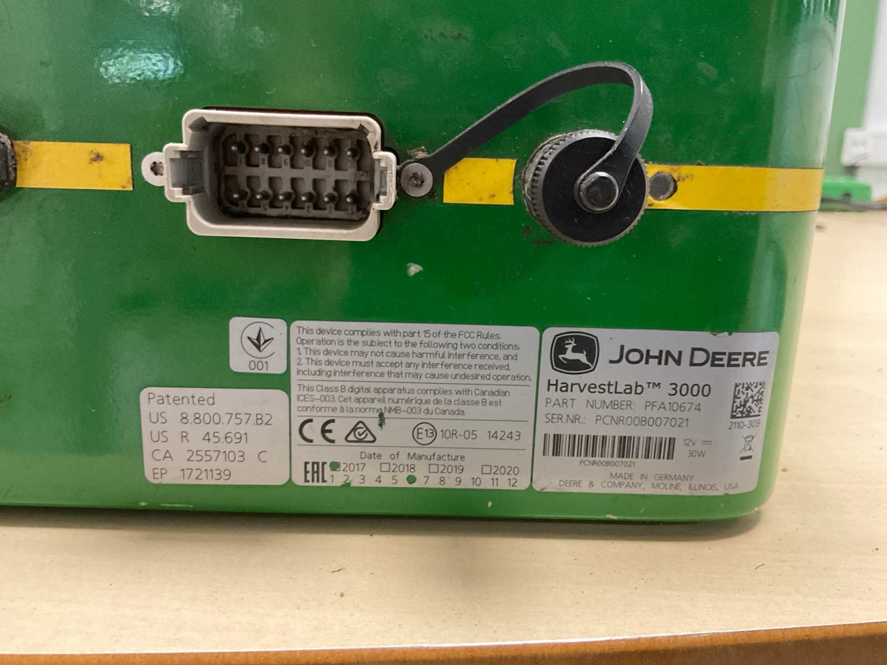 John Deere HarvestLab 3000 - Front loader for tractor: picture 3 John Deere HarvestLab 3000 - Front loader for tractor: picture 3