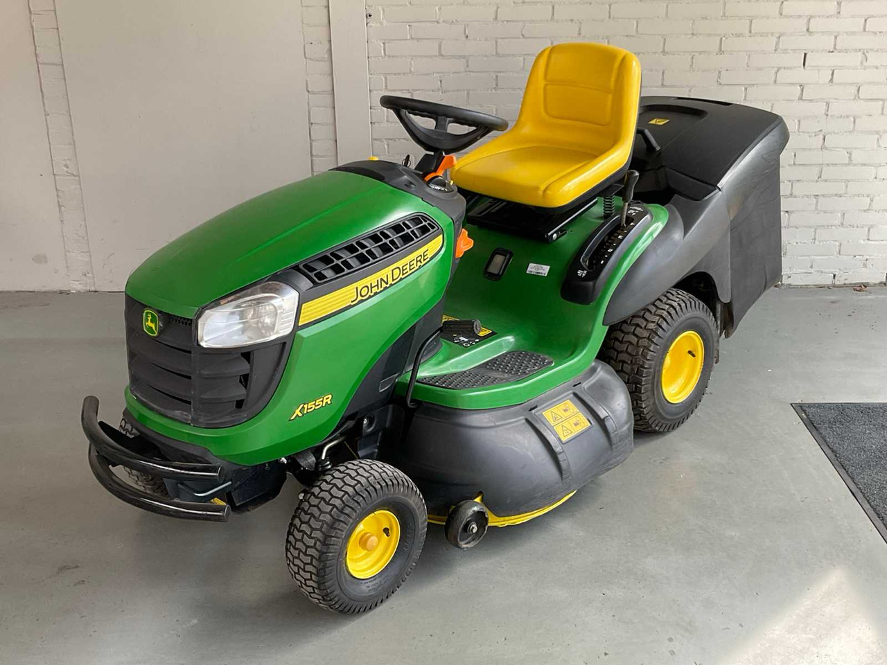 John Deere X155R - Garden mower: picture 2 John Deere X155R - Garden mower: picture 2