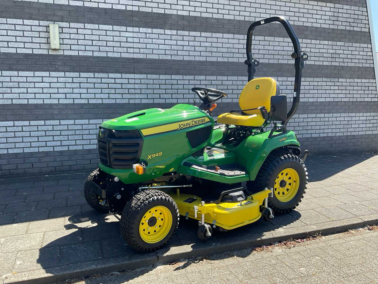John Deere X949 4x4 Wheel Steer - Garden mower: picture 1 John Deere X949 4x4 Wheel Steer - Garden mower: picture 1