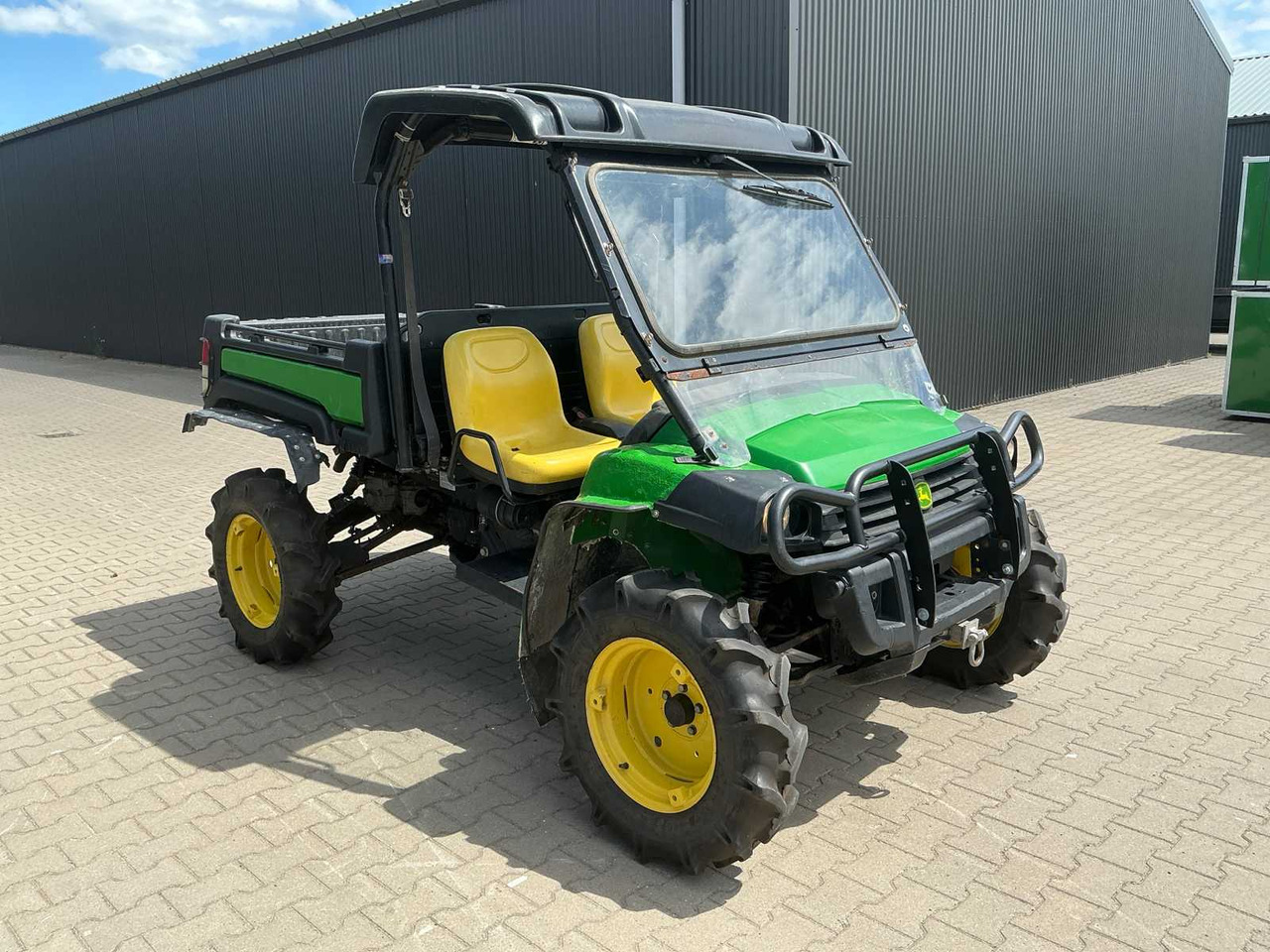 John Deere XUV855D - Farm trailer: picture 2 John Deere XUV855D - Farm trailer: picture 2