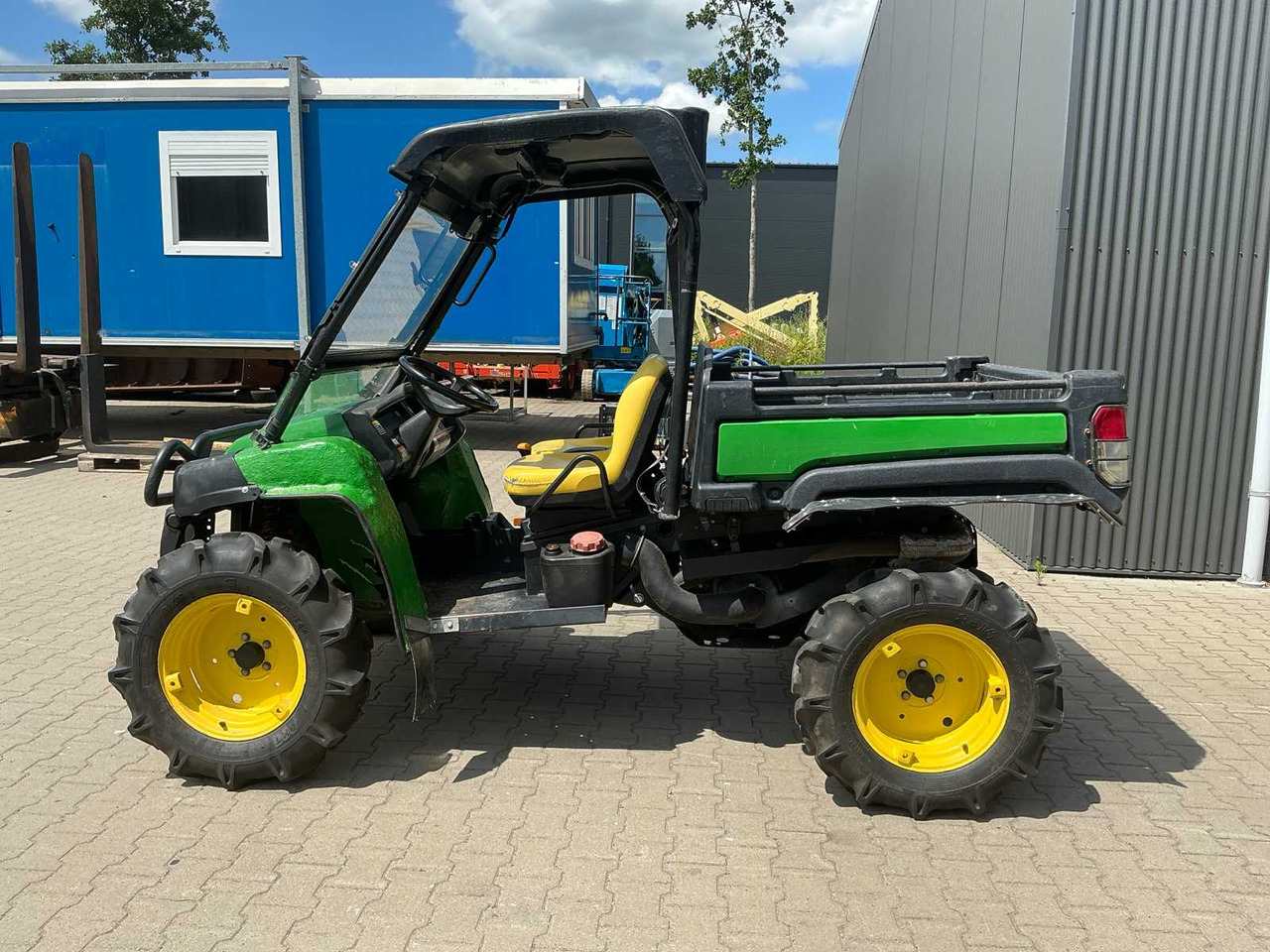 John Deere XUV855D - Farm trailer: picture 3 John Deere XUV855D - Farm trailer: picture 3