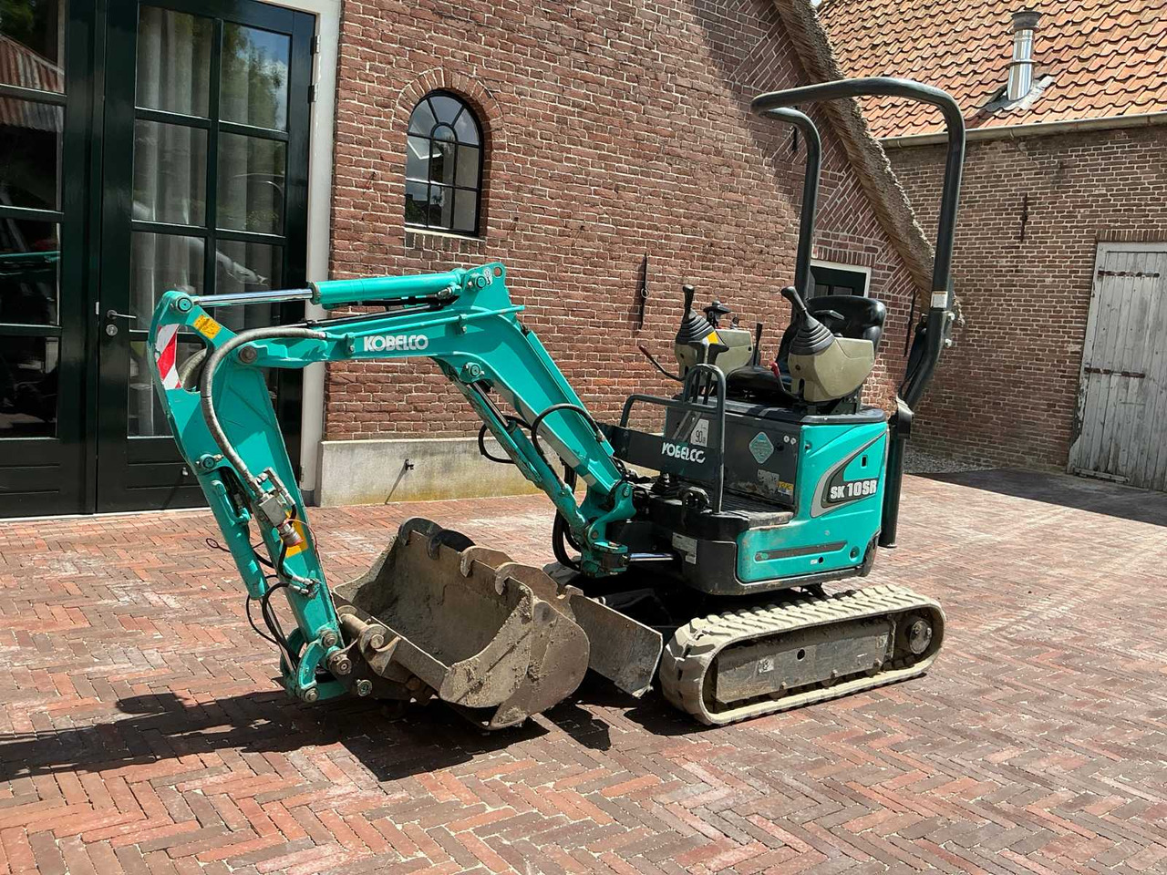 Kobelco SK10SR-2 - Mini excavator: picture 1 Kobelco SK10SR-2 - Mini excavator: picture 1