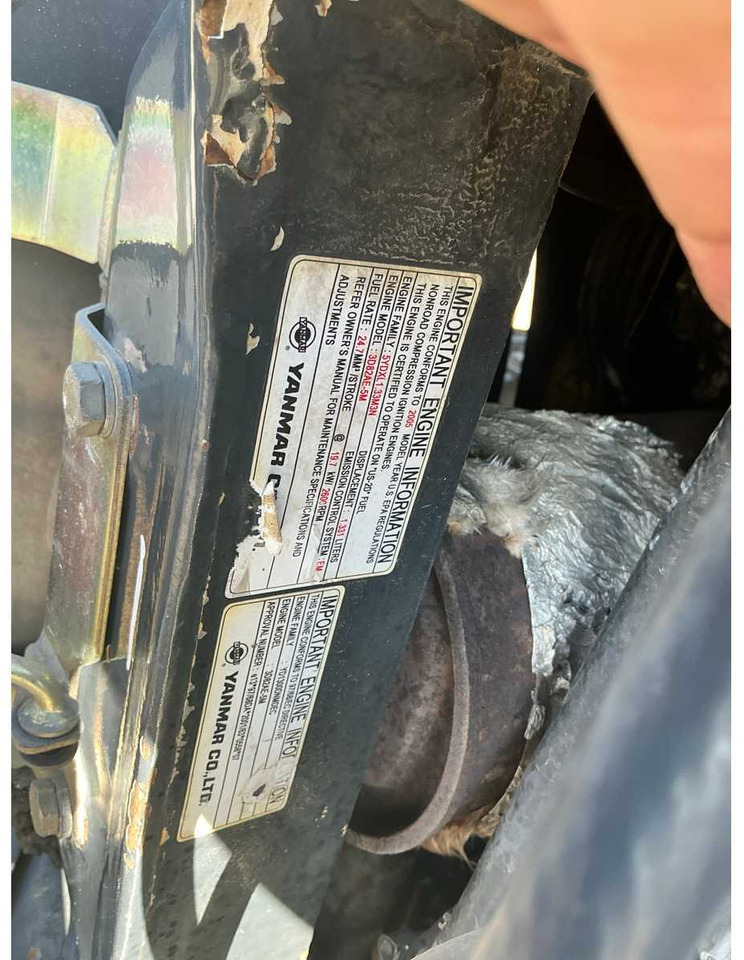 Mini excavator Komatsu PC 27 MR-2: picture 36