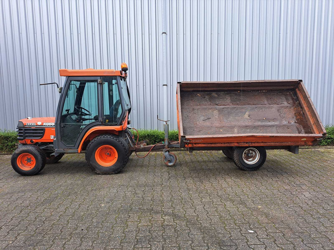 Kubota B2410 - Compact tractor: picture 3 Kubota B2410 - Compact tractor: picture 3