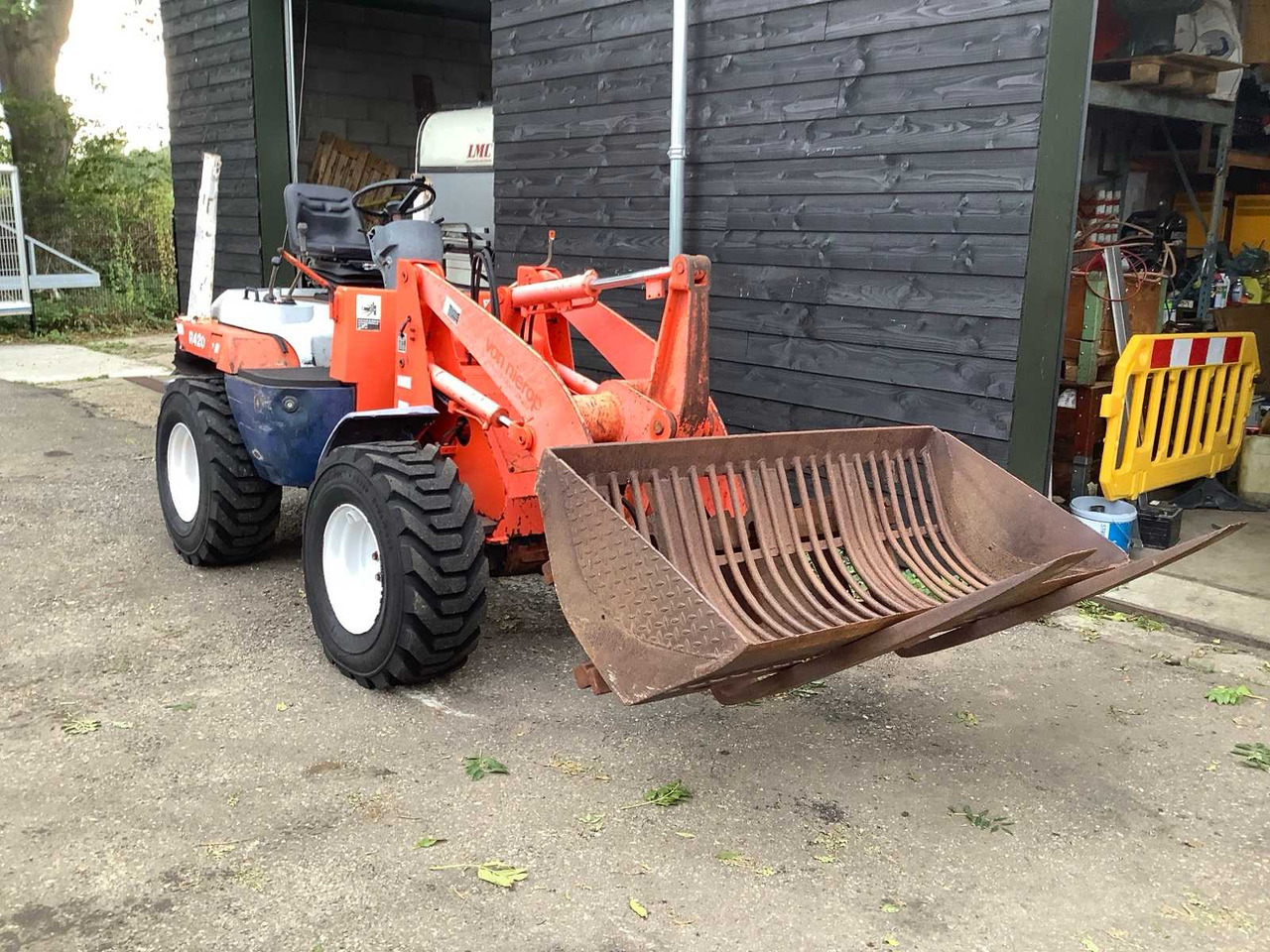 Kubota R420 - Wheel loader: picture 1 Kubota R420 - Wheel loader: picture 1