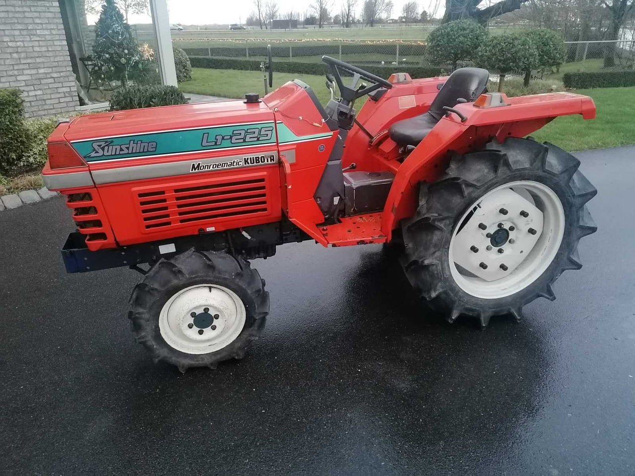 Kubota Sunshine L1-225 - Compact tractor: picture 1 Kubota Sunshine L1-225 - Compact tractor: picture 1