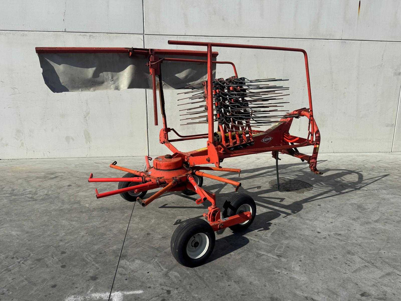 Kuhn GA381 - Hay and forage equipment: picture 2 Kuhn GA381 - Hay and forage equipment: picture 2