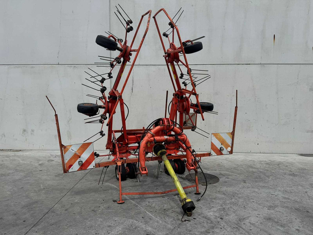 Kuhn GF640 - Hay and forage equipment: picture 2 Kuhn GF640 - Hay and forage equipment: picture 2