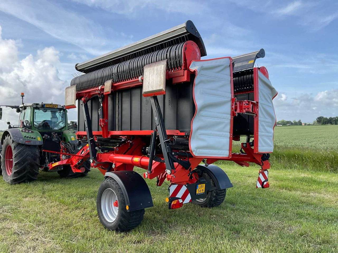 Kuhn Merge Maxx 950 - Hay and forage equipment: picture 4 Kuhn Merge Maxx 950 - Hay and forage equipment: picture 4