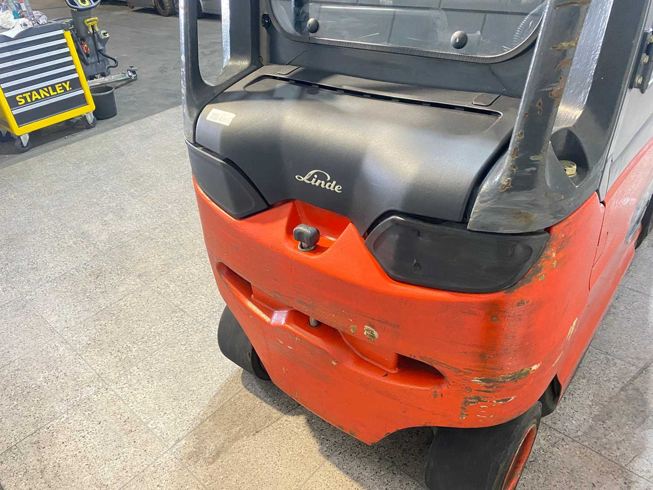 LINDE - 2014 - E 25/600 HL - FORKLIFT TRUCK - Forklift: picture 4 LINDE - 2014 - E 25/600 HL - FORKLIFT TRUCK - Forklift: picture 4