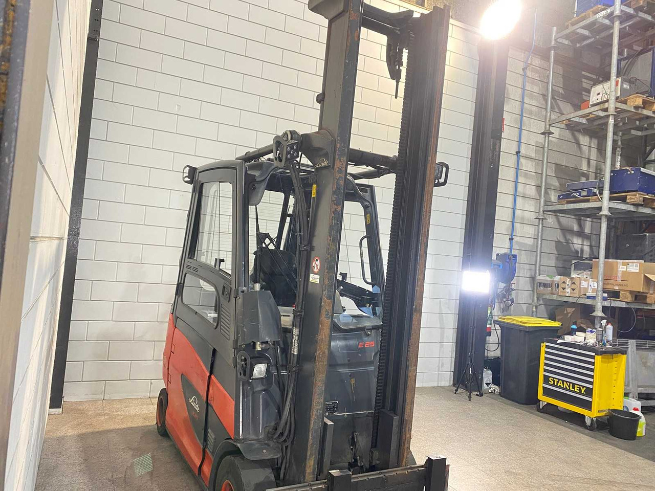 LINDE - 2014 - E 25/600 HL - FORKLIFT TRUCK - Forklift: picture 2 LINDE - 2014 - E 25/600 HL - FORKLIFT TRUCK - Forklift: picture 2