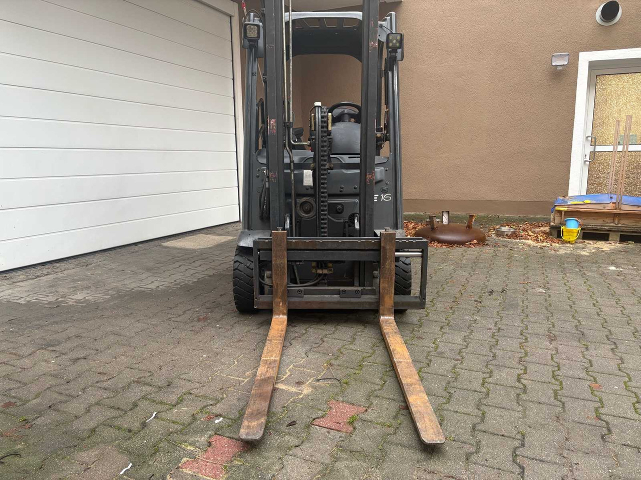 LINDE E16-01 E386 - 3-WHEEL FORKLIFT (YEAR 2014) - Forklift: picture 2 LINDE E16-01 E386 - 3-WHEEL FORKLIFT (YEAR 2014) - Forklift: picture 2