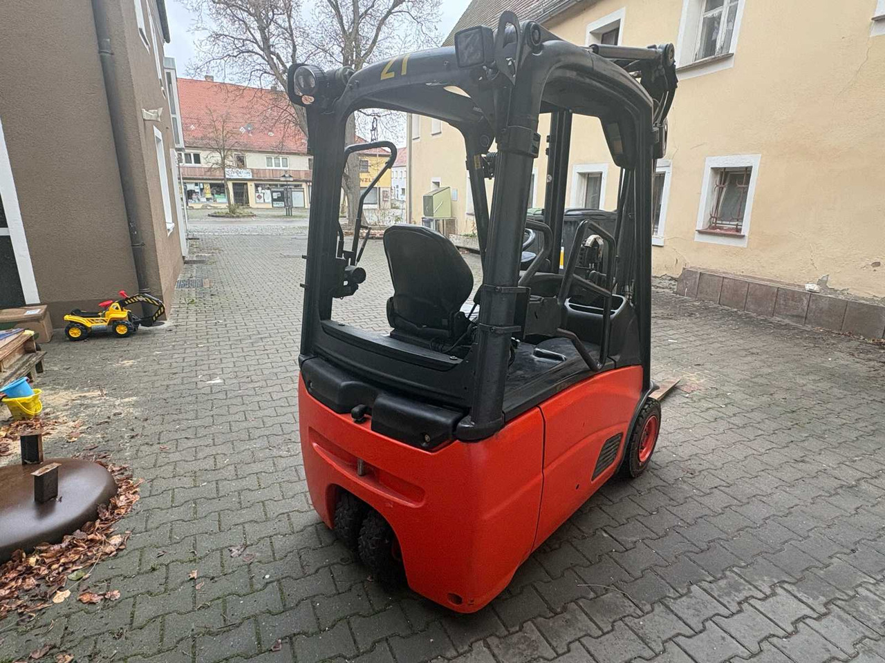 LINDE E16-01 E386 - 3-WHEEL FORKLIFT (YEAR 2014) - Forklift: picture 4 LINDE E16-01 E386 - 3-WHEEL FORKLIFT (YEAR 2014) - Forklift: picture 4