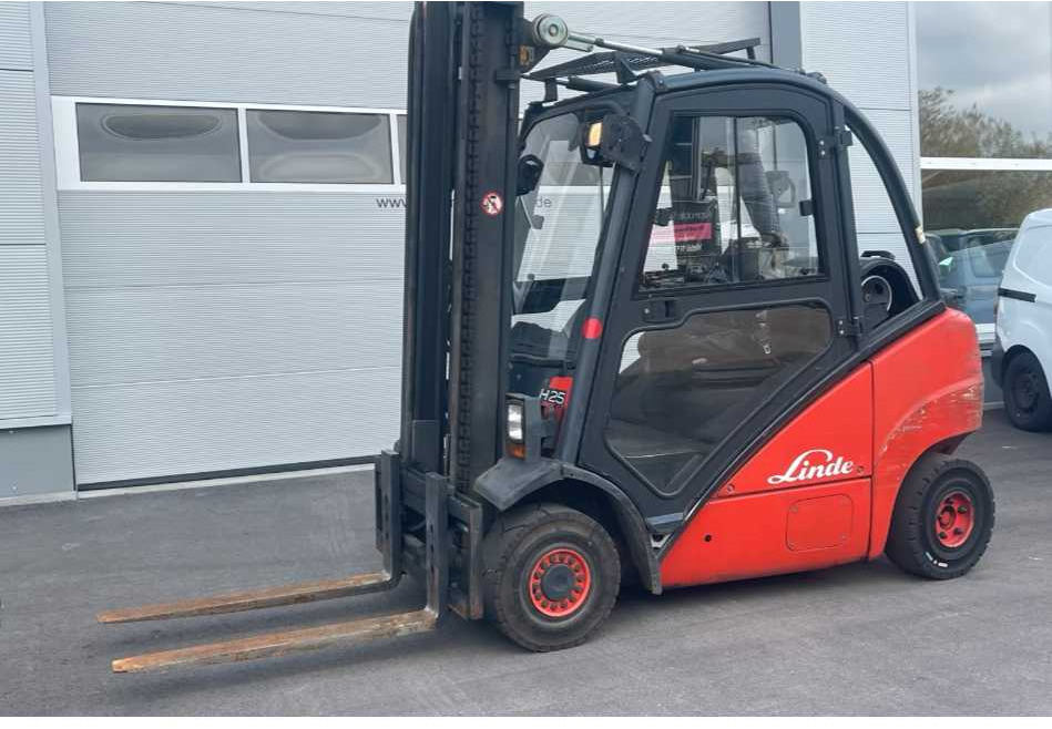 LINDE - H25T - 2004 - FORKLIFT TRUCKS - Forklift: picture 1 LINDE - H25T - 2004 - FORKLIFT TRUCKS - Forklift: picture 1
