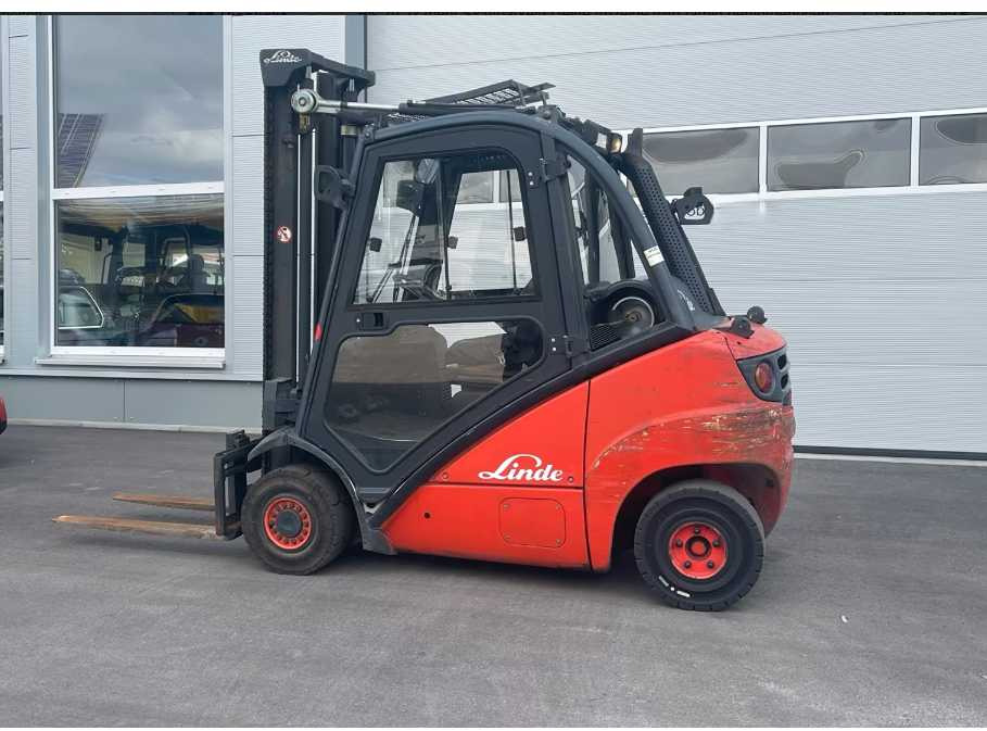 LINDE - H25T - 2004 - FORKLIFT TRUCKS - Forklift: picture 3 LINDE - H25T - 2004 - FORKLIFT TRUCKS - Forklift: picture 3
