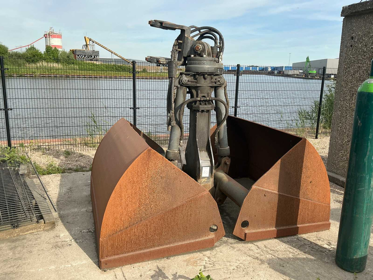 Liebherr 103/714541/GM20 - Excavator bucket: picture 1 Liebherr 103/714541/GM20 - Excavator bucket: picture 1