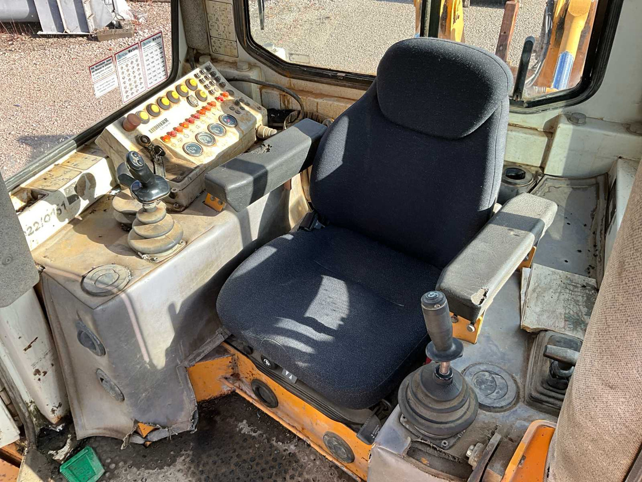 Bulldozer Liebherr PR752: picture 17