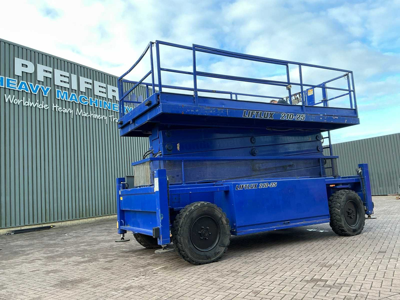 Liftlux SL210-25 D4WD S/P - Aerial platform: picture 1 Liftlux SL210-25 D4WD S/P - Aerial platform: picture 1