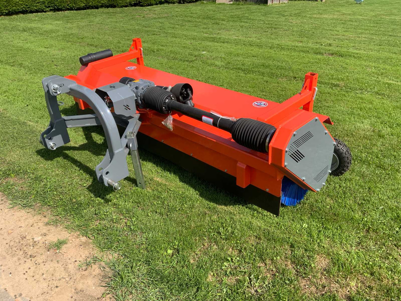 Loma Sweeper SWLT220 - Front loader for tractor: picture 4 Loma Sweeper SWLT220 - Front loader for tractor: picture 4