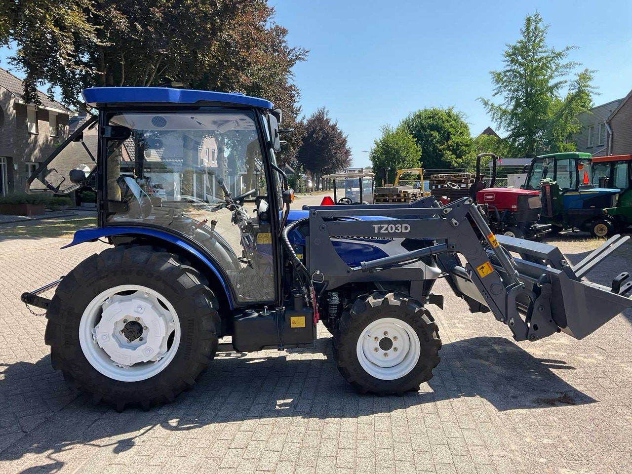 Lovol M404 - Compact tractor: picture 3 Lovol M404 - Compact tractor: picture 3