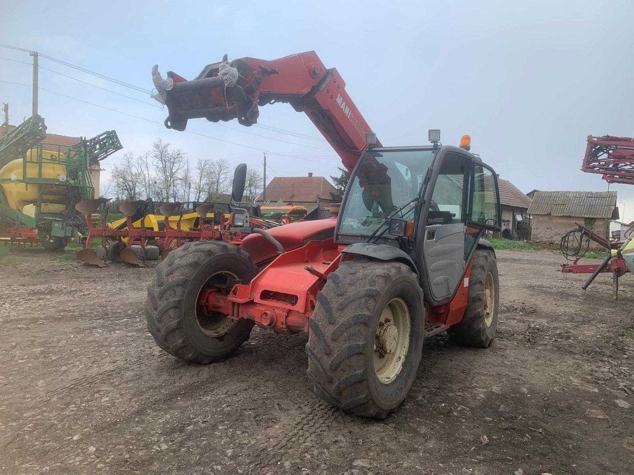 MANITOU - Front loader for tractor: picture 1 MANITOU - Front loader for tractor: picture 1