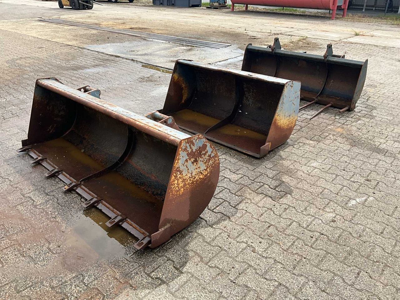 Mailleux - Front loader for tractor: picture 1 Mailleux - Front loader for tractor: picture 1