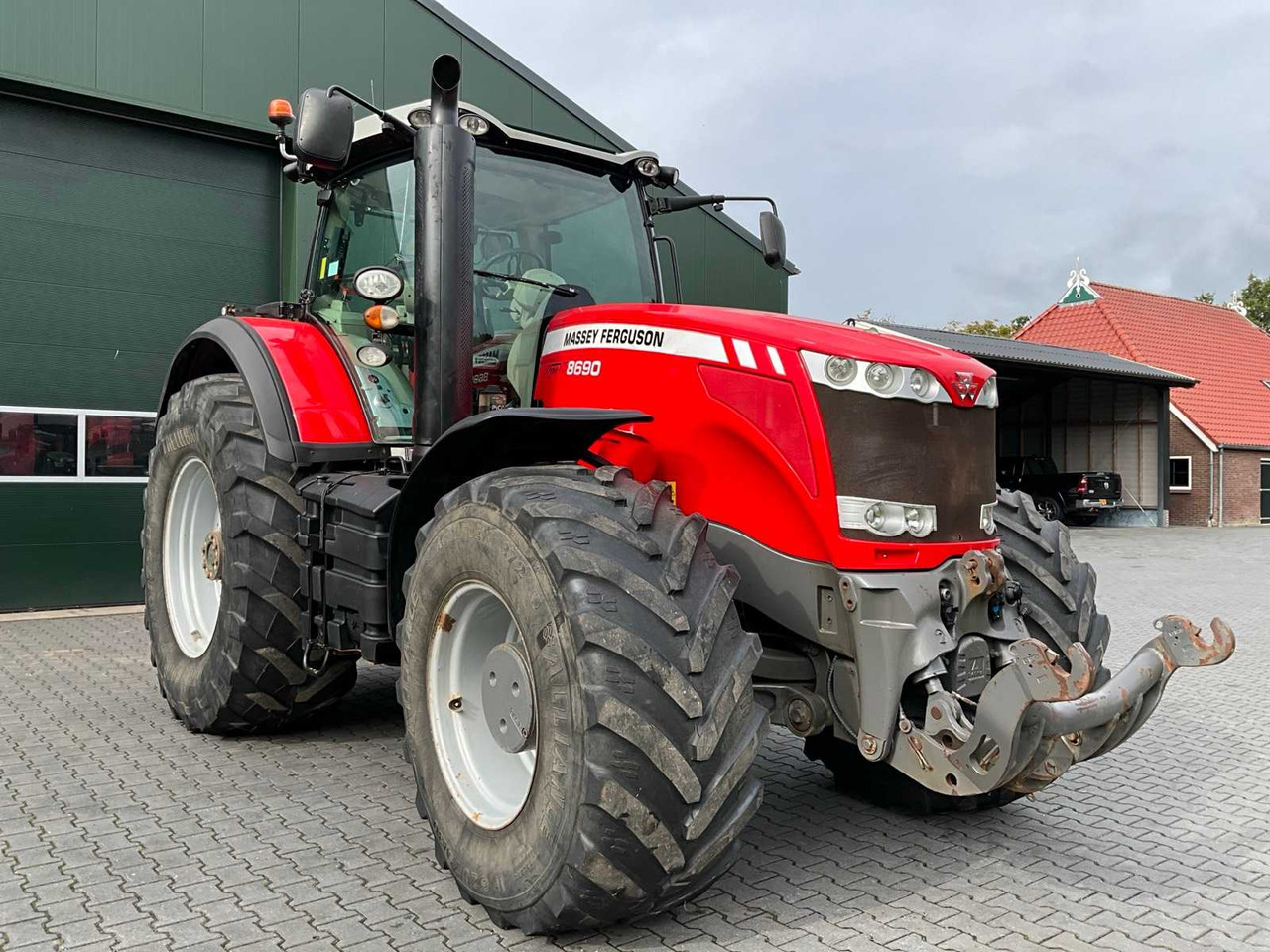 Massey Ferguson 8690 Dyna VT - Farm tractor: picture 4 Massey Ferguson 8690 Dyna VT - Farm tractor: picture 4
