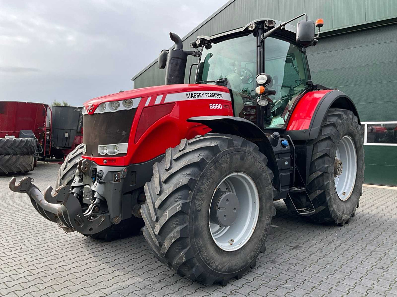 Massey Ferguson 8690 Dyna VT - Farm tractor: picture 2 Massey Ferguson 8690 Dyna VT - Farm tractor: picture 2
