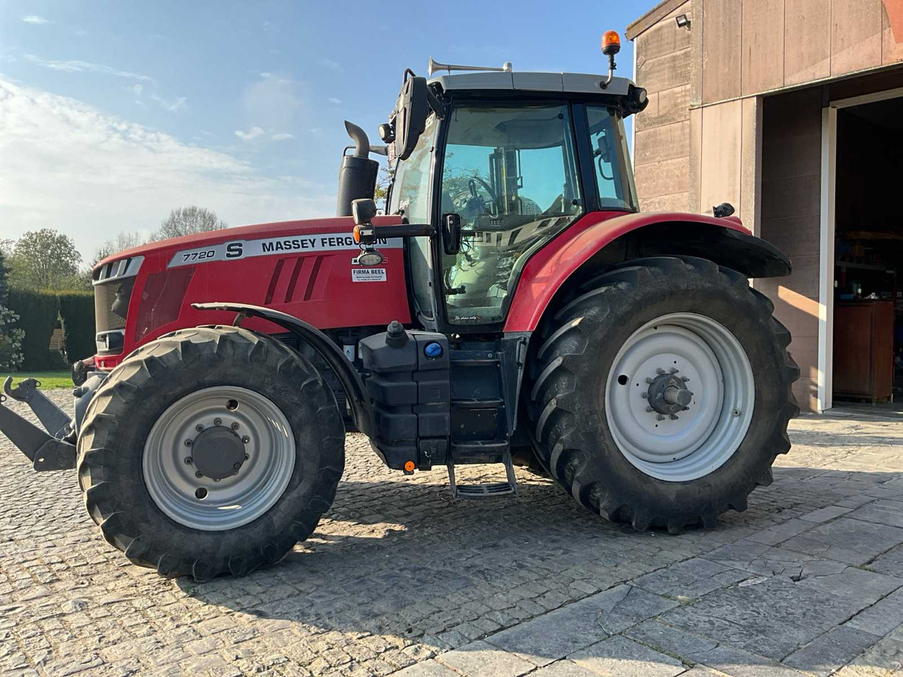 Massey Ferguson MF 7720 S - Farm tractor: picture 2 Massey Ferguson MF 7720 S - Farm tractor: picture 2