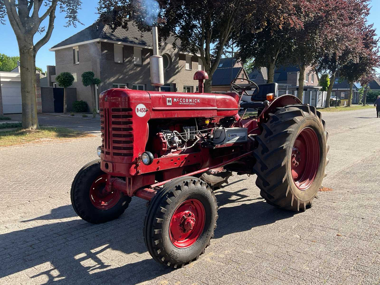 Mc cormick B450 - Farm tractor: picture 1 Mc cormick B450 - Farm tractor: picture 1