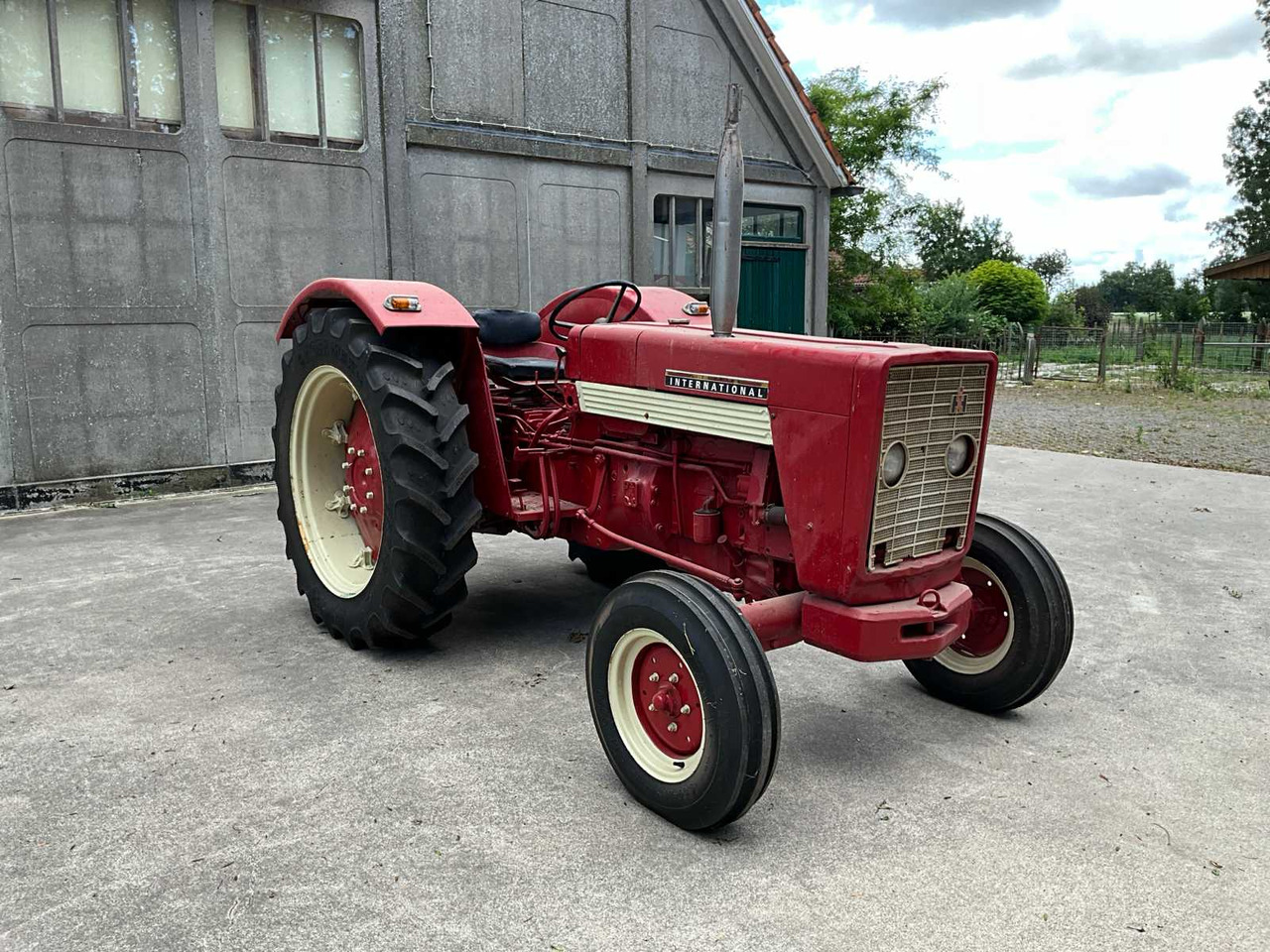 Mc cormick international 624 - Farm tractor: picture 2 Mc cormick international 624 - Farm tractor: picture 2
