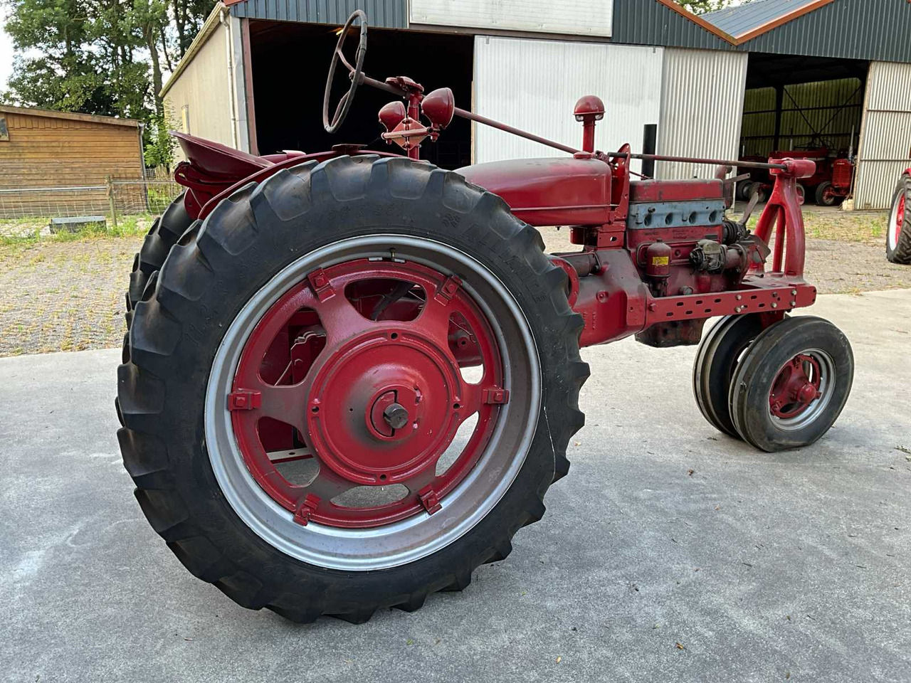 McCormick Benzine - Farm tractor: picture 3 McCormick Benzine - Farm tractor: picture 3