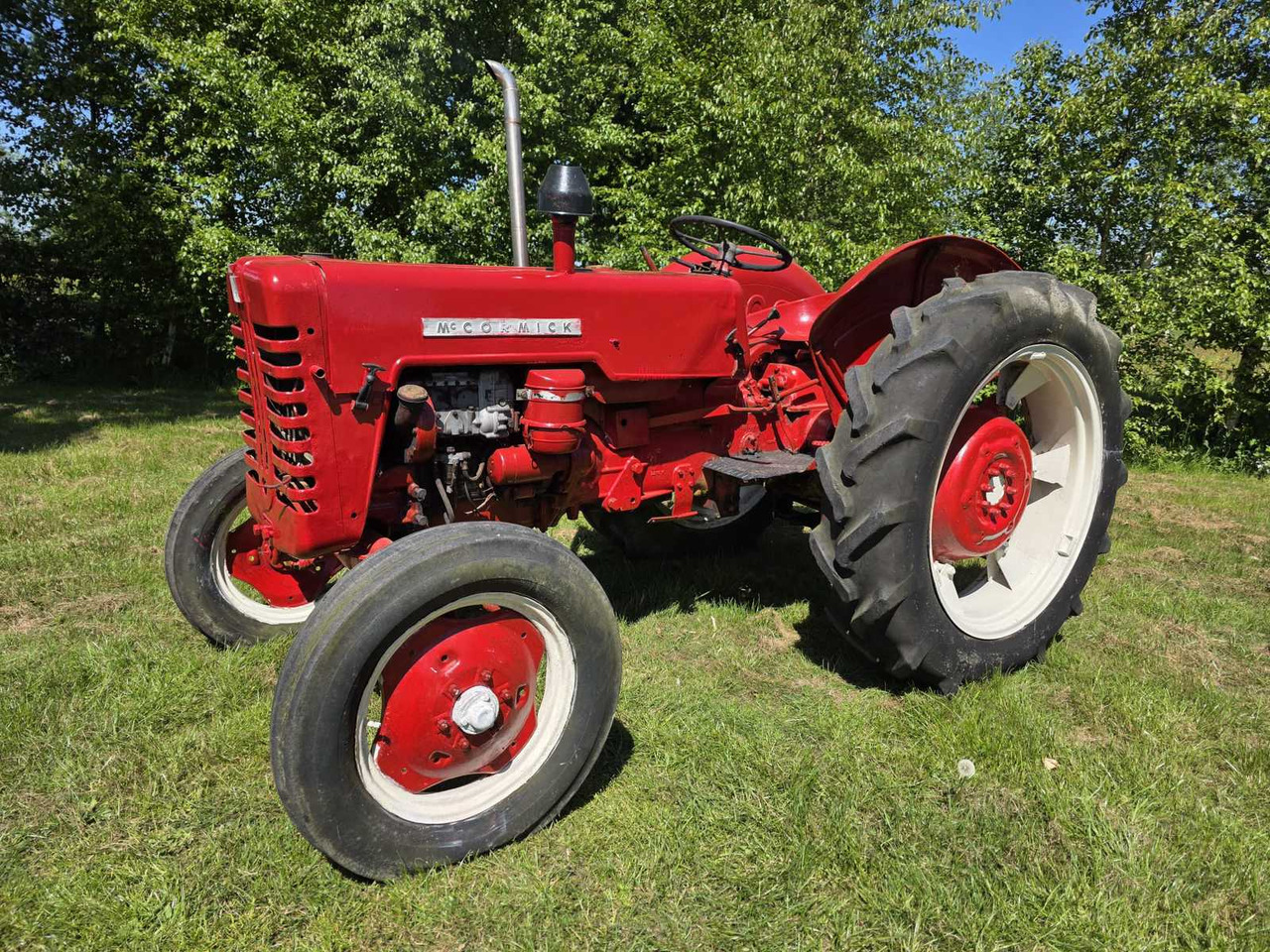 McCormick D-440 - Farm tractor: picture 1 McCormick D-440 - Farm tractor: picture 1
