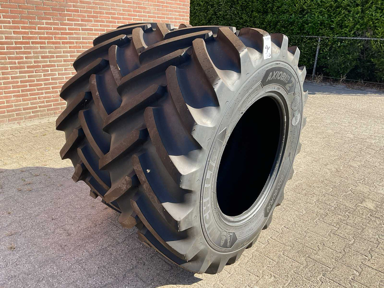 Michelin Axiobib 2 - Wheels and tires for Farm tractor: picture 3 Michelin Axiobib 2 - Wheels and tires for Farm tractor: picture 3