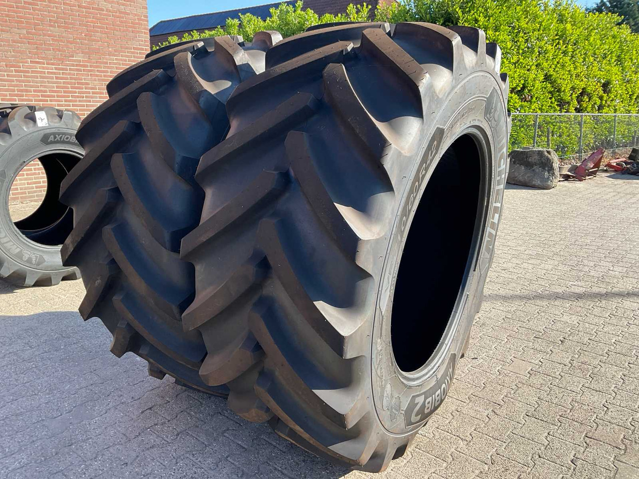 Michelin Axiobib 2 - Wheels and tires for Farm tractor: picture 3 Michelin Axiobib 2 - Wheels and tires for Farm tractor: picture 3