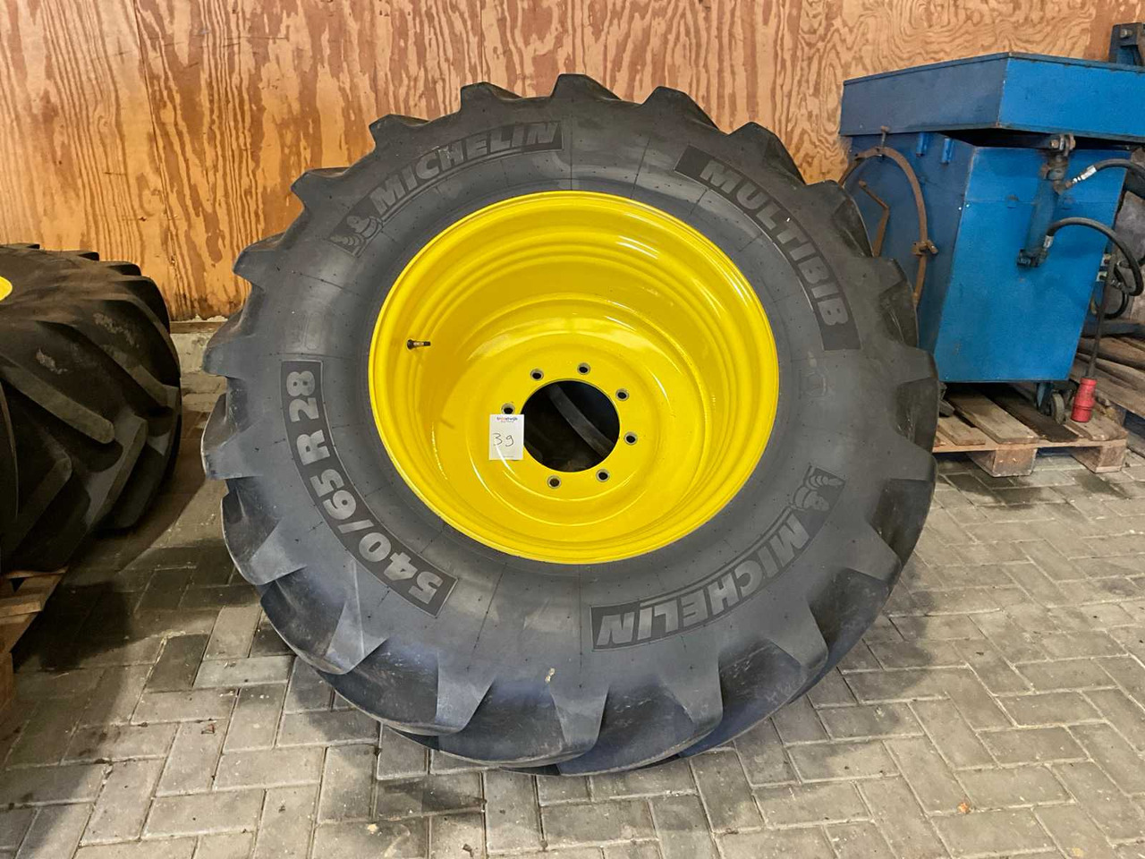 Michelin MultiBib - Wheels and tires for Farm tractor: picture 1 Michelin MultiBib - Wheels and tires for Farm tractor: picture 1