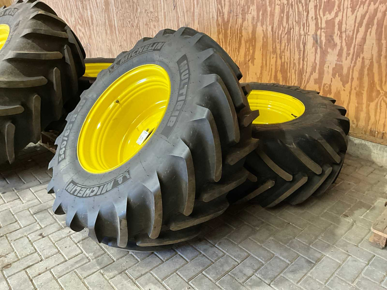 Michelin MultiBib - Wheels and tires for Farm tractor: picture 2 Michelin MultiBib - Wheels and tires for Farm tractor: picture 2