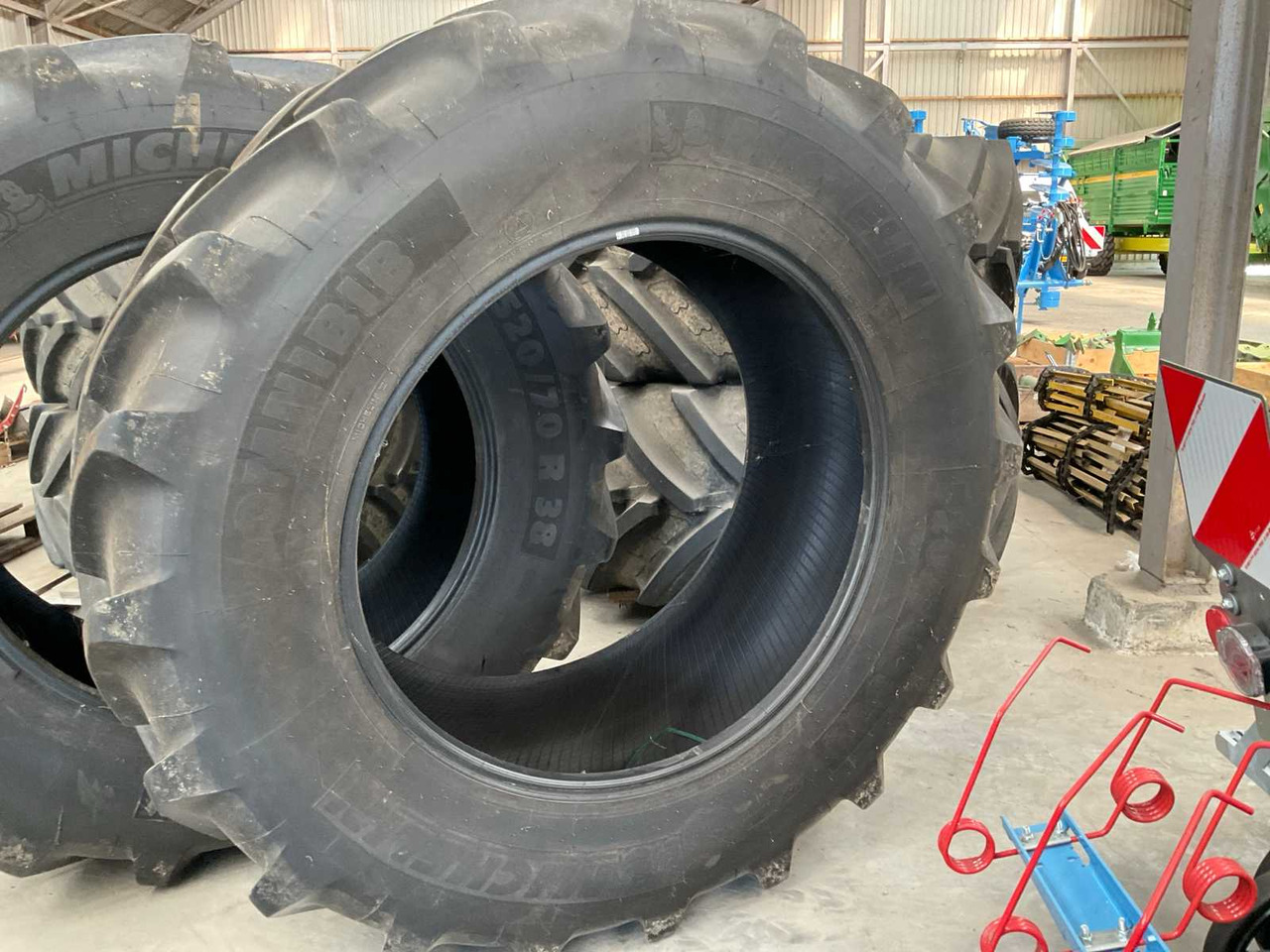 Michelin Omnibib - Wheels and tires for Farm tractor: picture 4 Michelin Omnibib - Wheels and tires for Farm tractor: picture 4